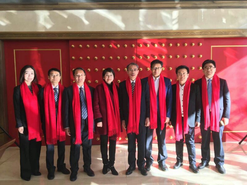 3-胡宏峻董事長(zhǎng)、薛源總經(jīng)理、王進(jìn)所長(zhǎng)、余才志副院長(zhǎng)、季超副院長(zhǎng)等在掛牌儀式上親切合影.jpg