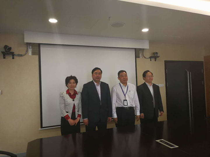 5-趙振元董事長、蔣玉梅副院長與祁寧春總經(jīng)理、吳世勇副總經(jīng)理親切合影.jpg